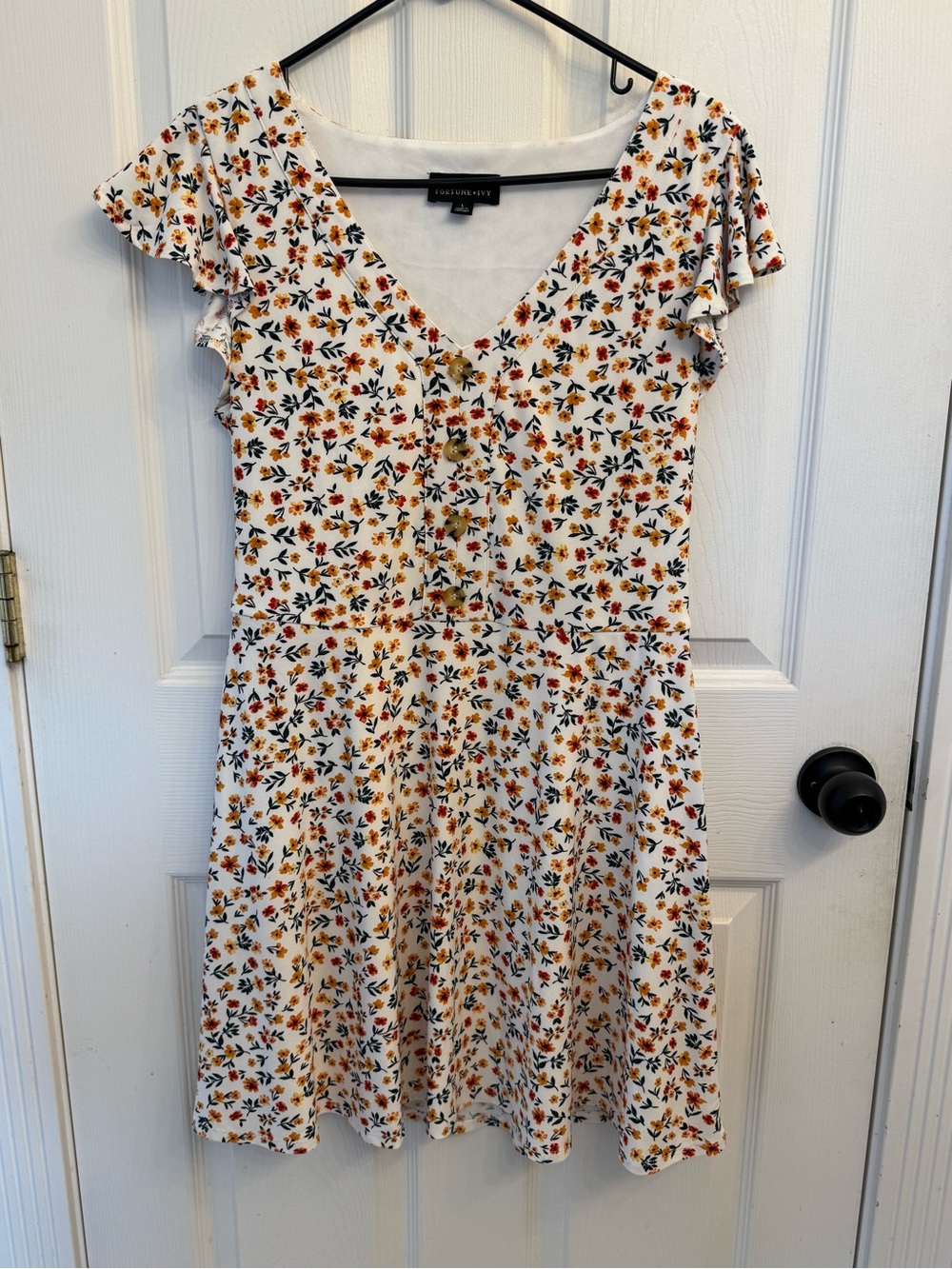 NWOT Fortune and Ivy White Floral Button-Front Summer Dress